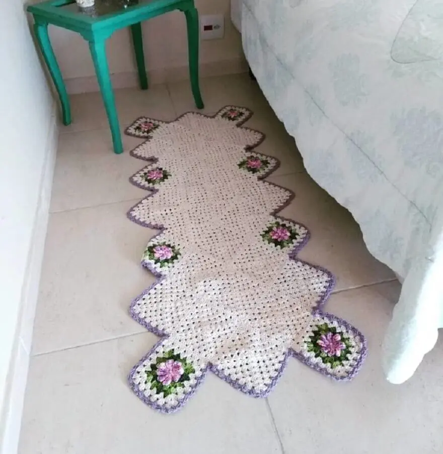 decoração de quarto com tapete de crochê com flores Foto Lólis Crochê
