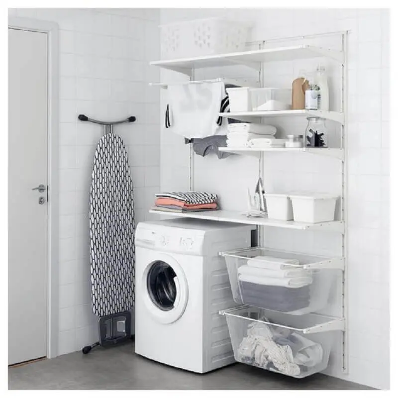 decoração lavanderia pequena com armário de prateleiras Foto Ikea