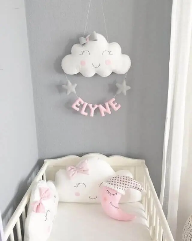 enfeites para quarto de bebê feminino decorado em tons de cinza e rosa Foto Pinterest