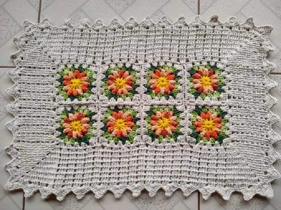 modelo simples de tapete de crochê com flores Foto Lêju Crochê