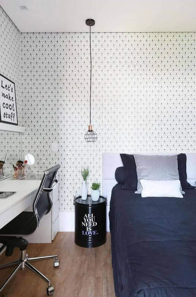 quartos femininos jovens modernos decorado com papel de parede e pendente minimalista Foto Belluz Zomartinhão