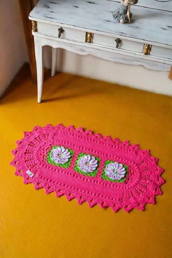 tapete crochê oval com flor cor de rosa Foto Pinterest