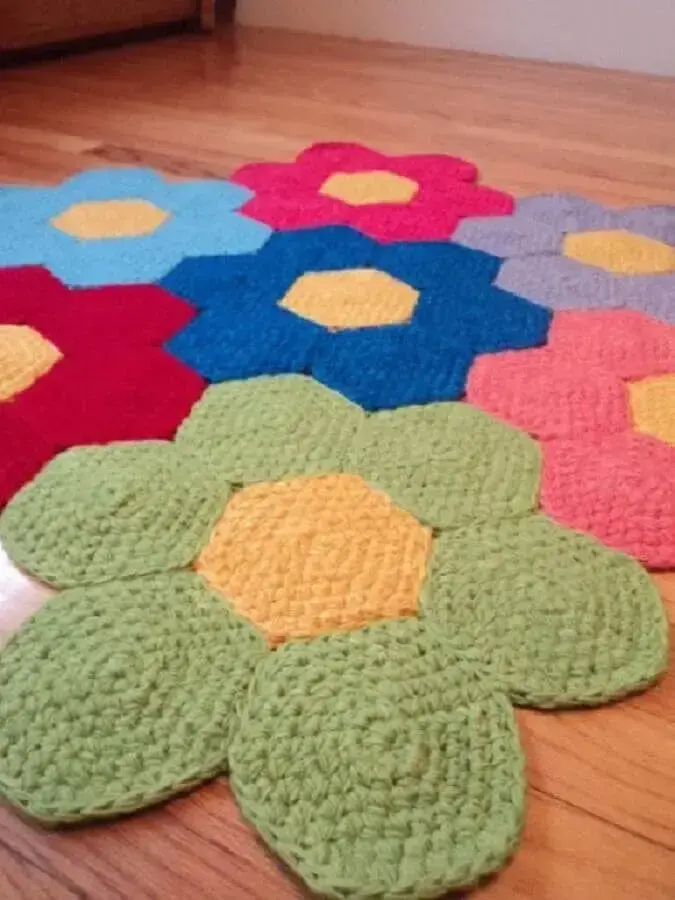 tapete de crochê com flores coloridas Foto Arteirices e Costurices