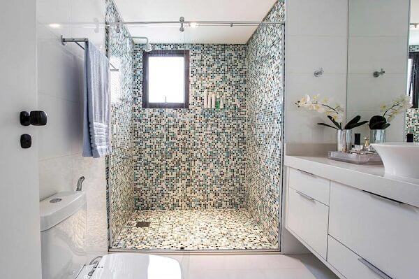 Banheiro pequeno decorado elegante