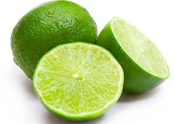 O Limão é um produto natural de como tirar manchas de desodorante