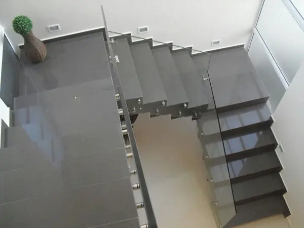 Porcelanato líquido aplicado na escada