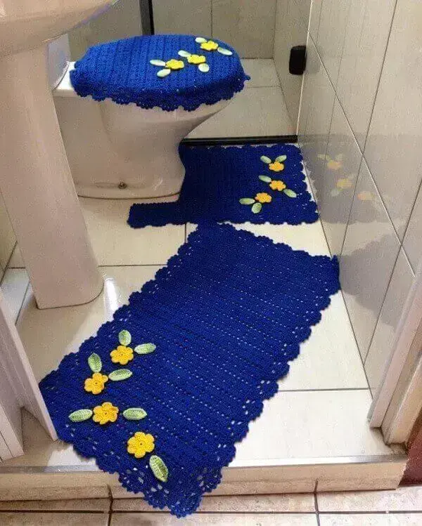 Tapete para banheiro de crochê azul