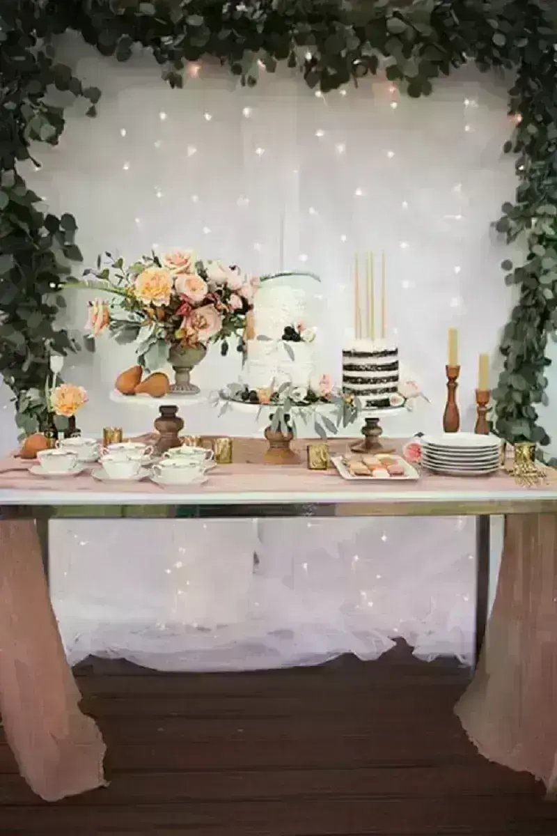 arranjos de flores para decoração de mesa de noivado simples Foto iCasei
