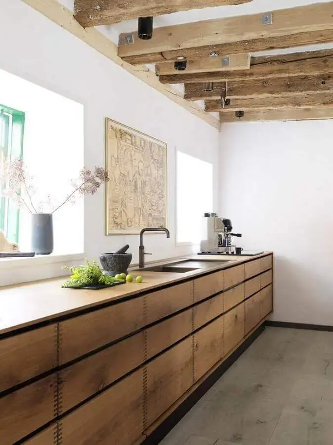 cozinhas rústicas decoradas com vigas de madeira no teto Foto Curated Interior