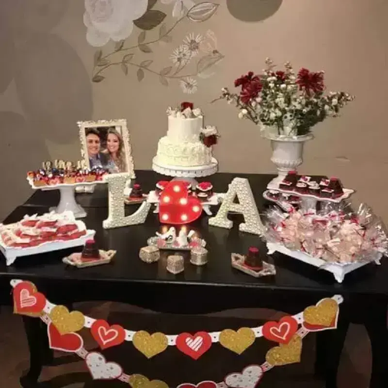 decoração para mesa de noivado simples Foto Boas Festas Eventos