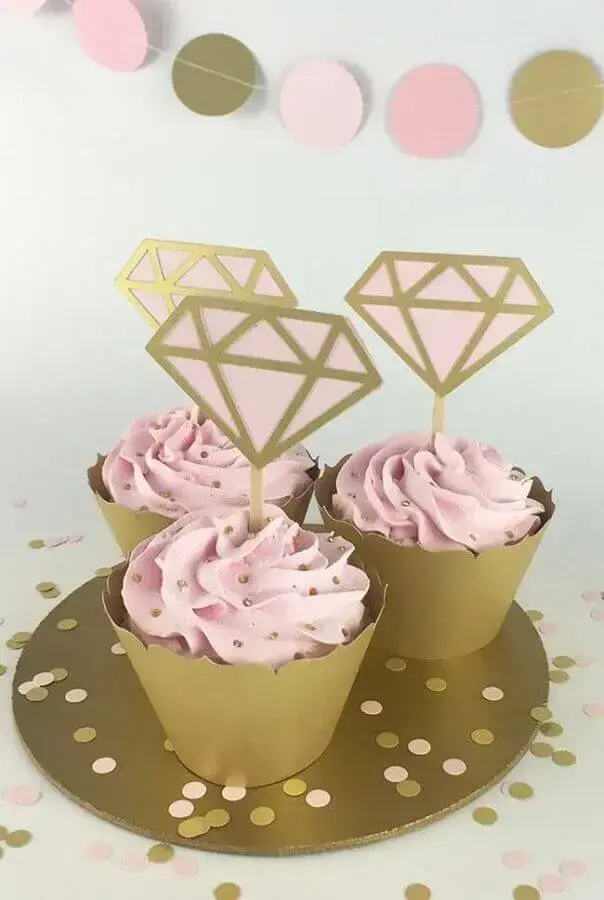 decoração simples de noivado com cupcake rosa e dourado Foto Neu dekoration stile