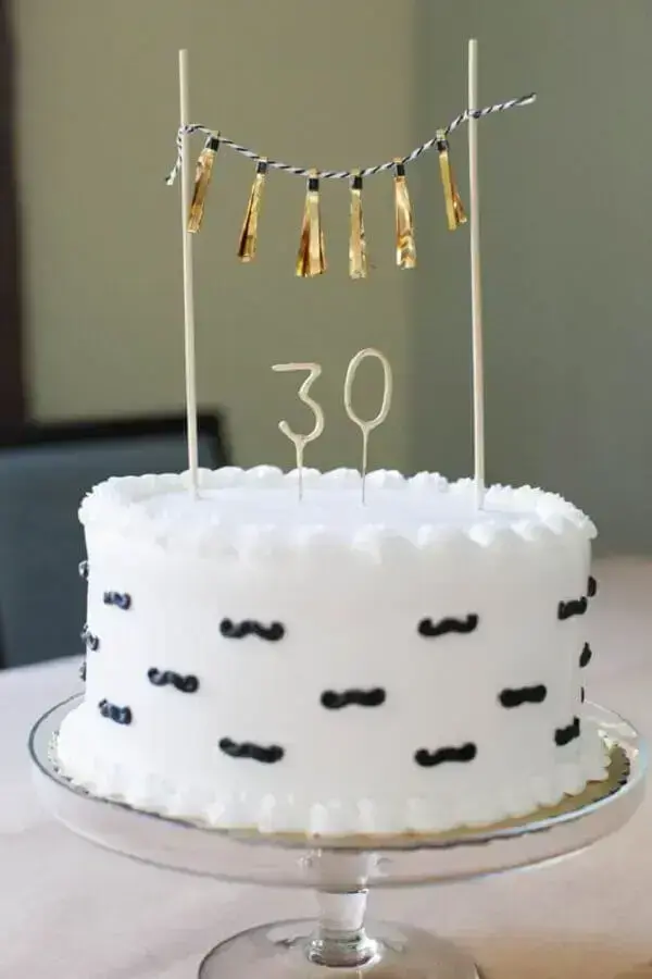decoração de aniversário adulto com bolo branco simples Foto Air Freshener