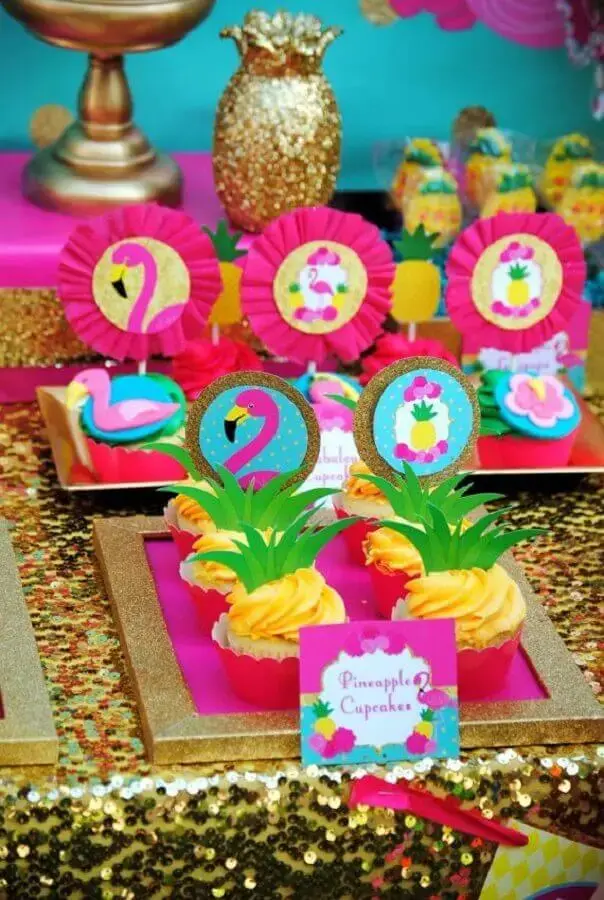 birthday decoration with personalized candies with flamingo theme Photo Pinterest