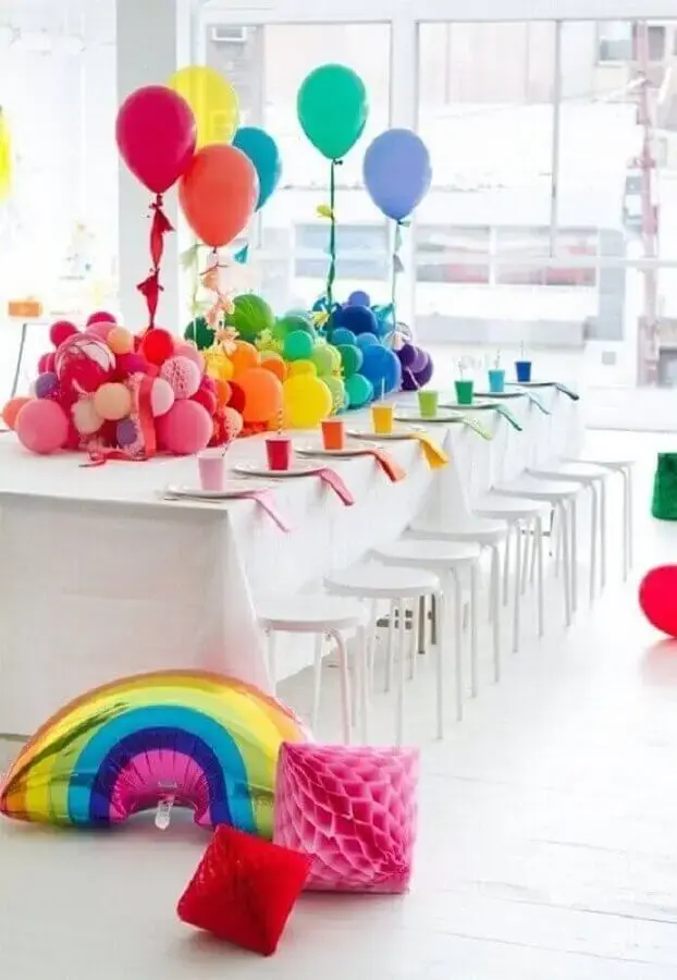 birthday decoration with many colorful balloons Photo Fabio Fast
