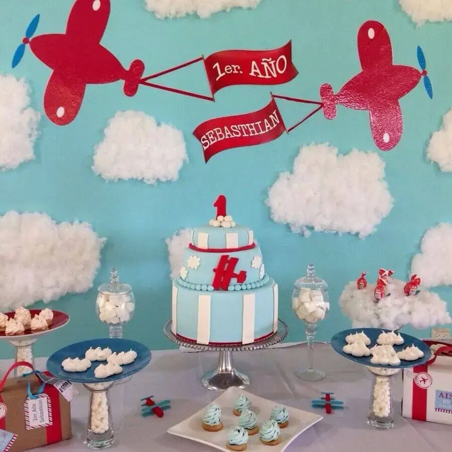 Blue and red boy birthday decoration with small planes Photo Pinterest