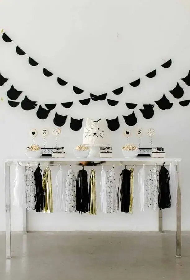black and white birthday decor with kittens theme Photo Pinterest