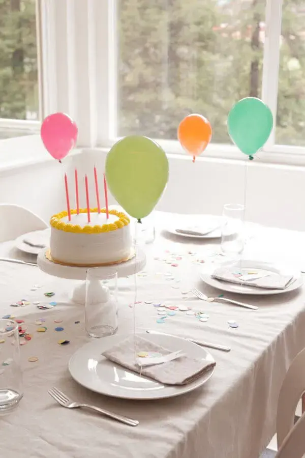 decoração de aniversário simples com balões coloridos Foto Pinterest