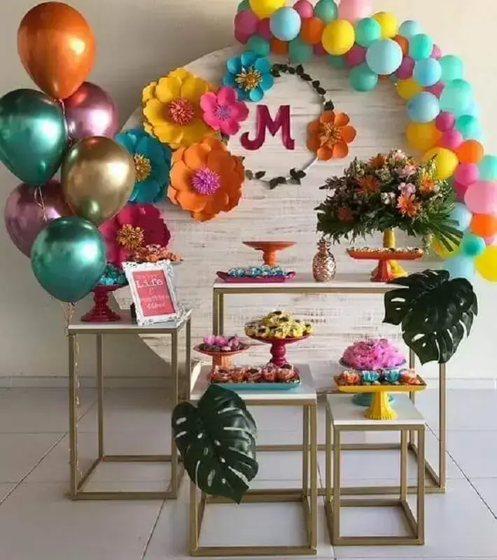 simple birthday decor with tropical party theme Photo Inspire your Party