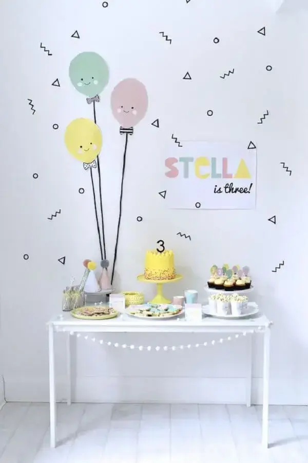 decoração de aniversário simples infantil em tons pastéis Foto All Lovely Party