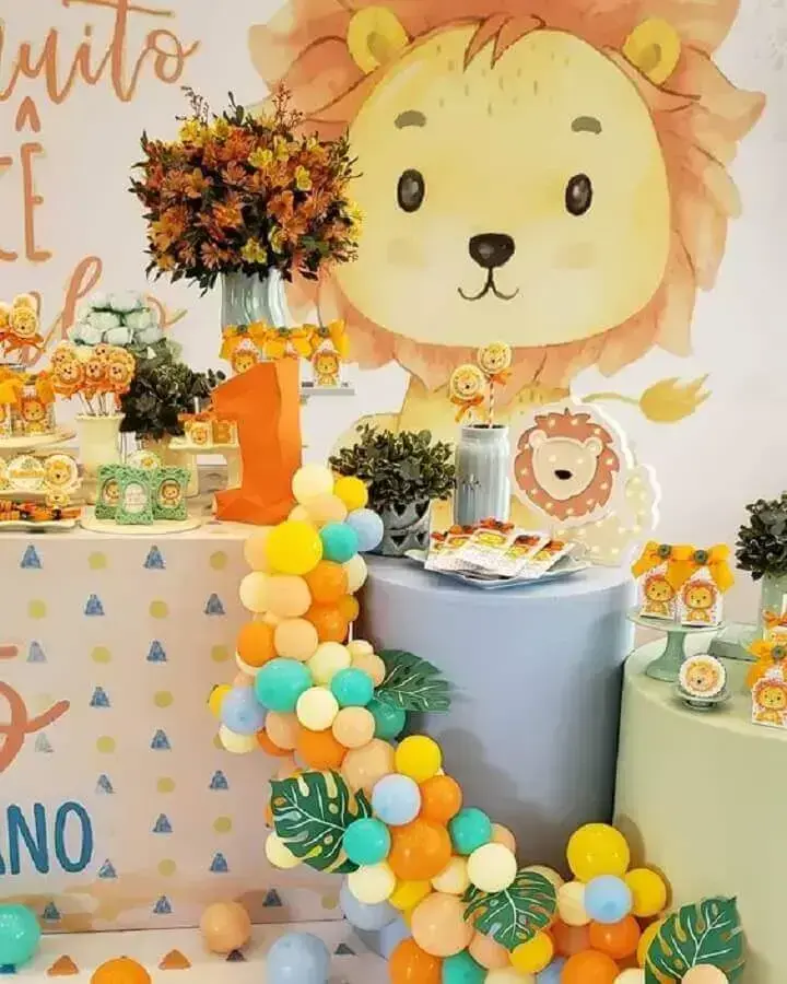 Kids birthday party decoration with lion cub theme Photo Guia Tudo Festa