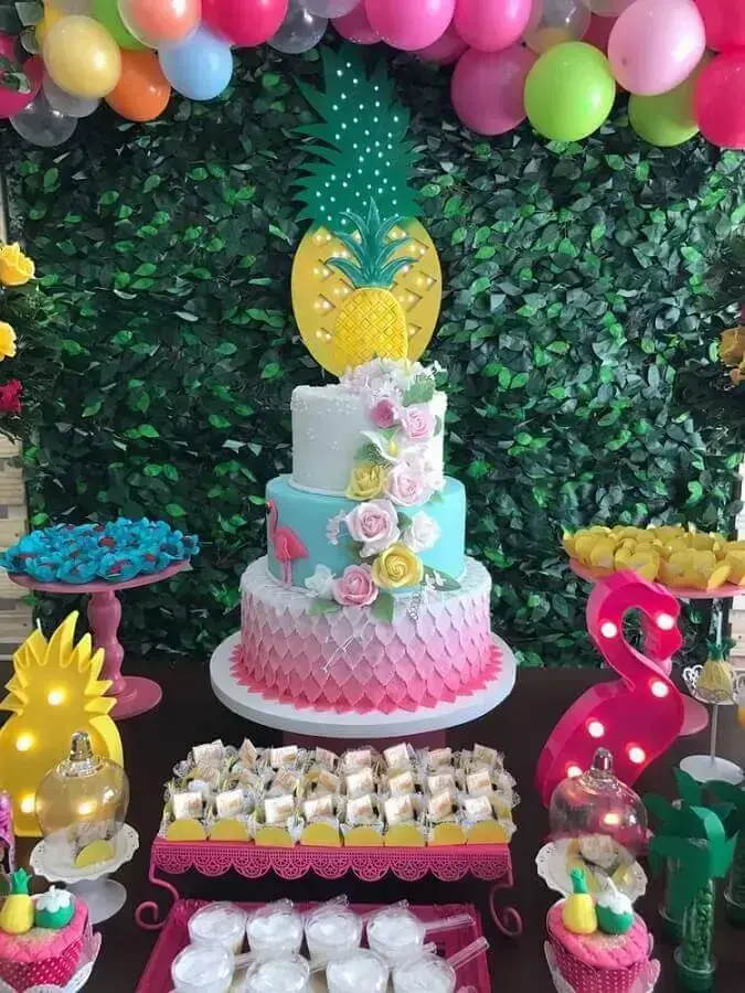 Tropical birthday party decor with three story cake and foliage panel Photo Pinterest