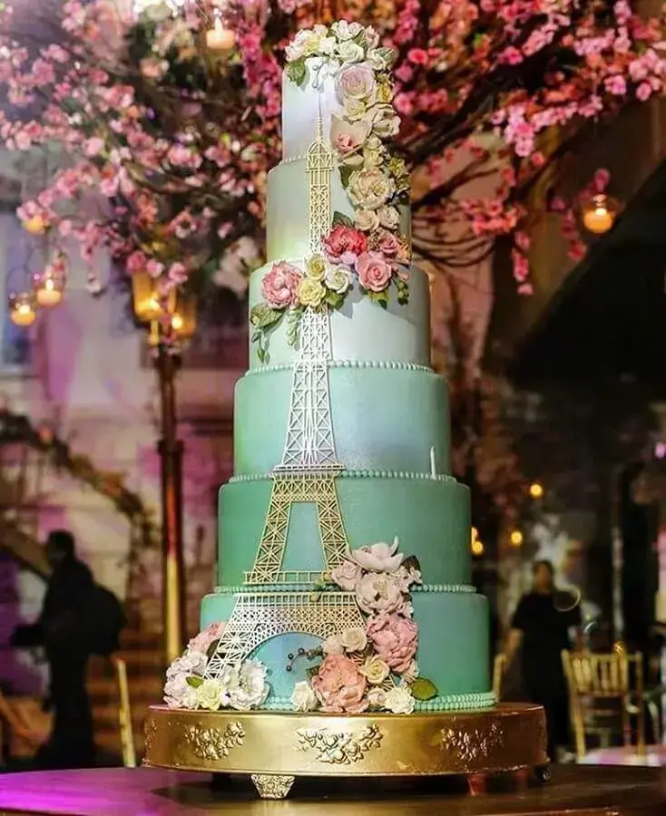 beautiful decorated birthday cakes for 15 years party with Paris theme Photo Claudia Moraes Cake Designer