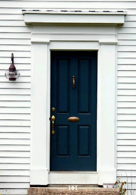 modelos de porta de entrada azul marinho com puxador dourado Foto Wattpad