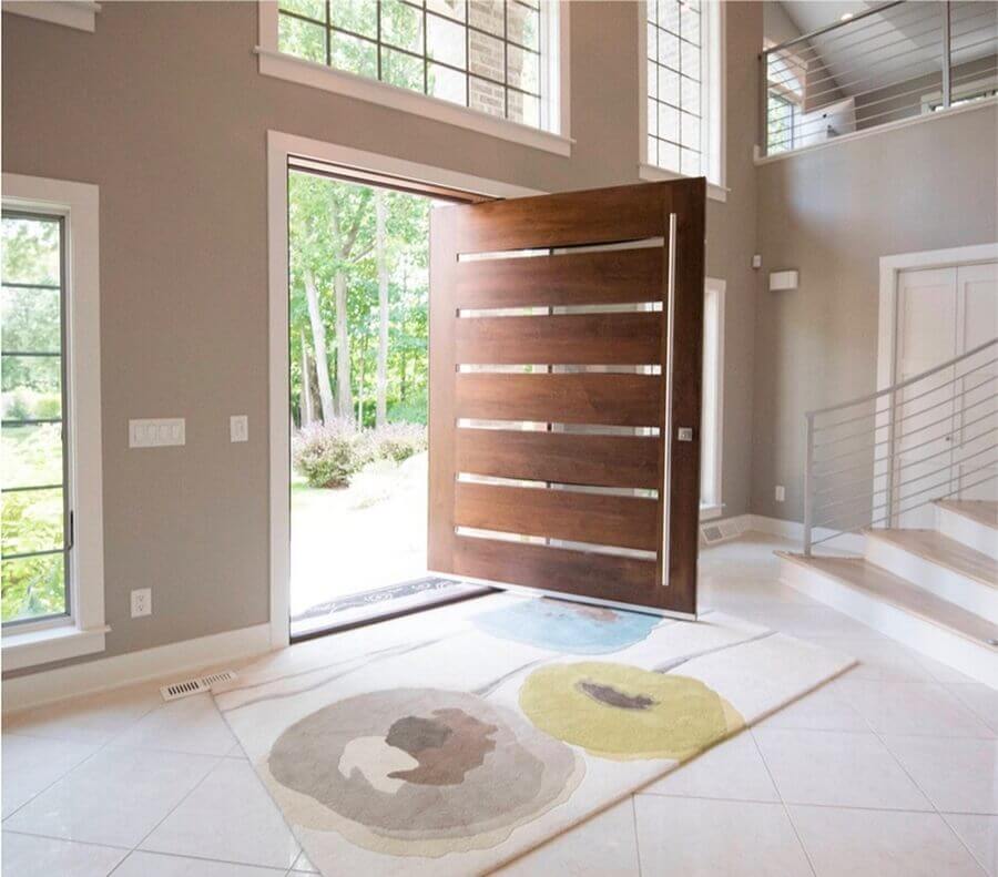 porta de entrada de madeira com recortes na horizontal Foto Pinterest