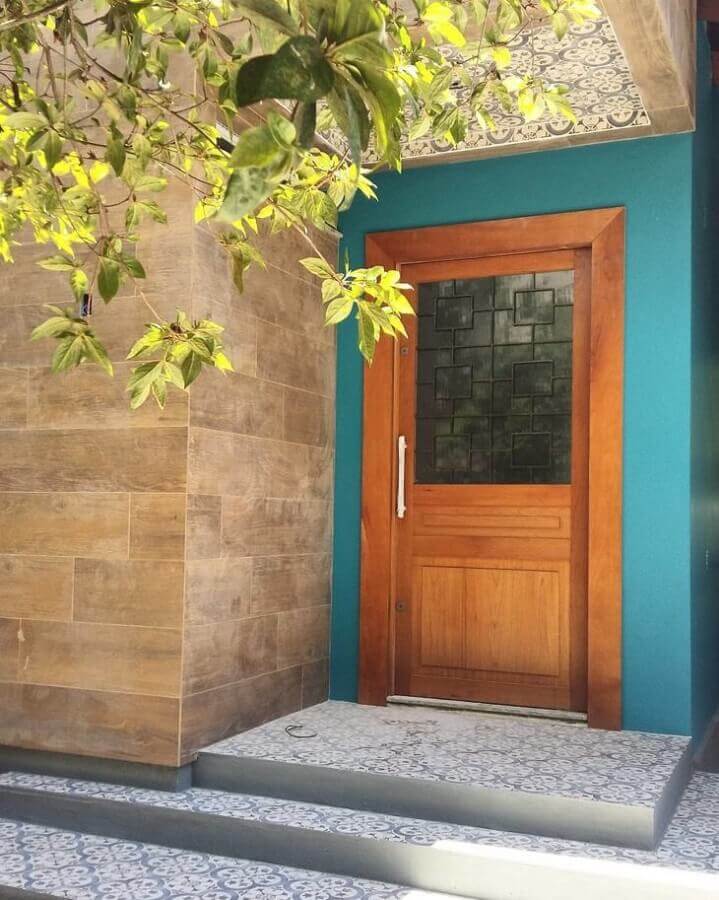porta de entrada de madeira e vidro Foto Lilian Dalvati Arquitetura
