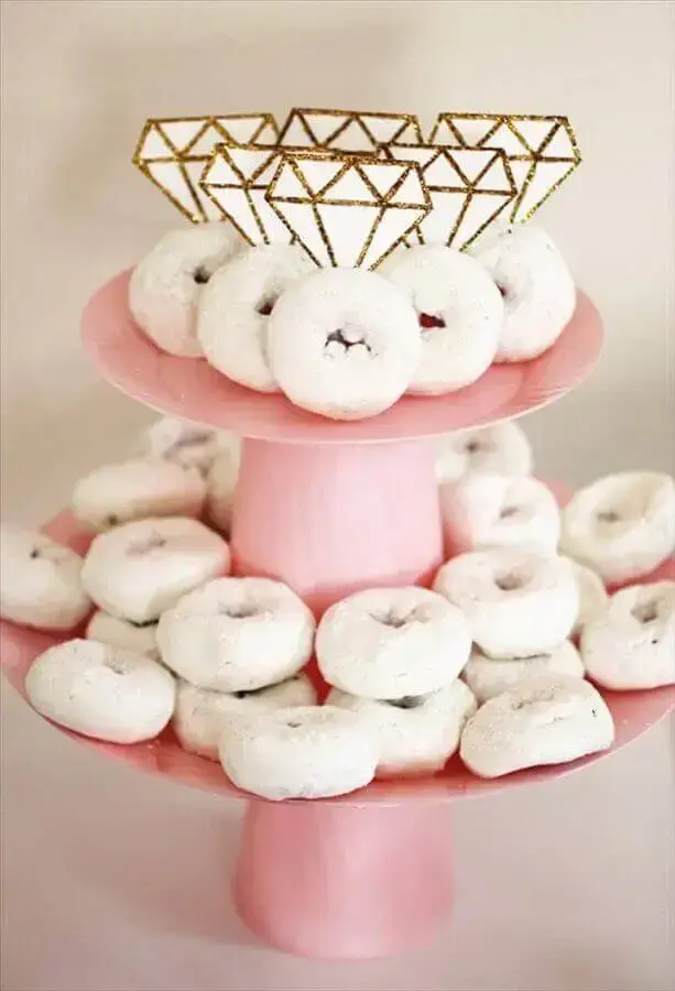 prato de doces para decoração simples de noivado Foto DIY Projects