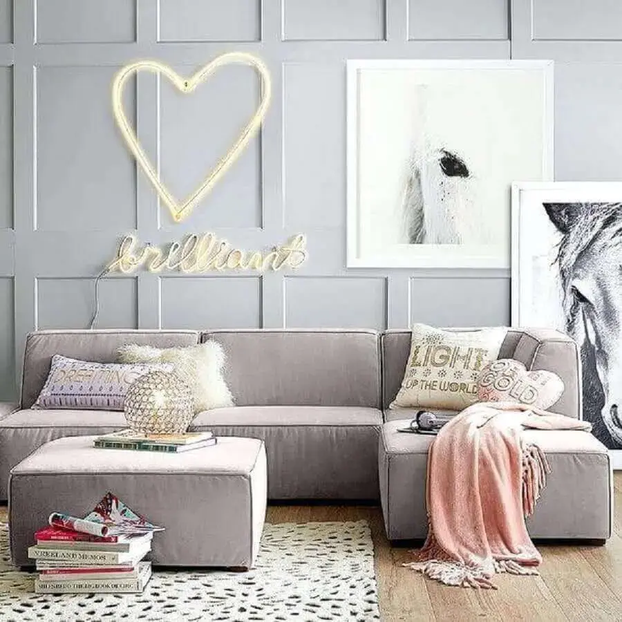 sofás modernos e confortável para decoração de sala em tons de cinza Foto Mumbly World