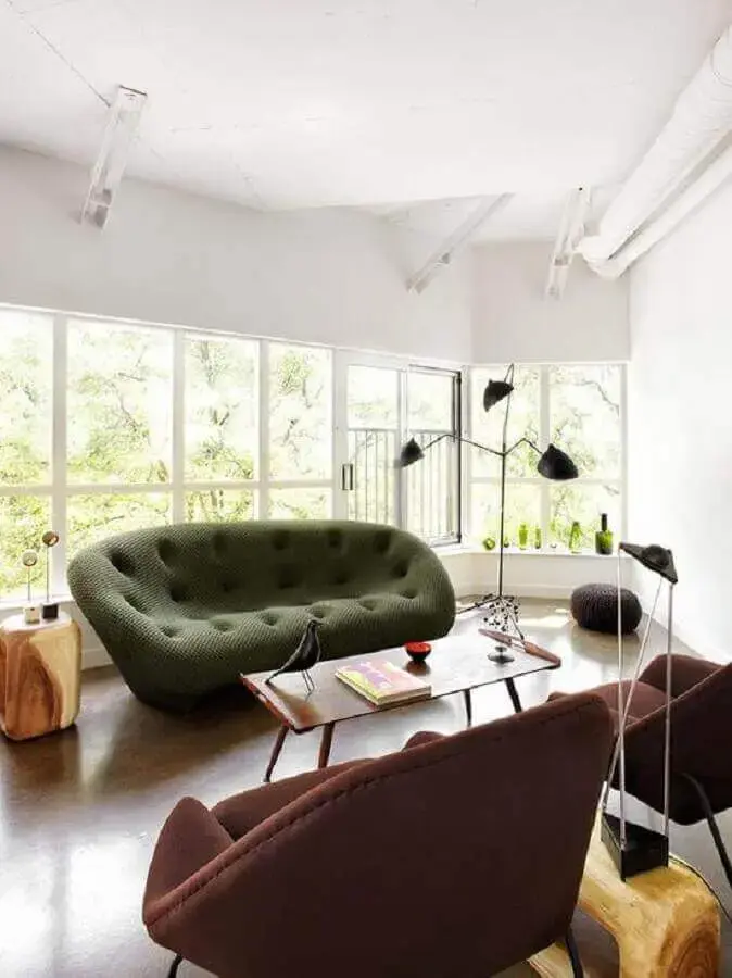 sofás modernos para decoração de sala com mesa lateral de madeira Foto Neu dekoration stile