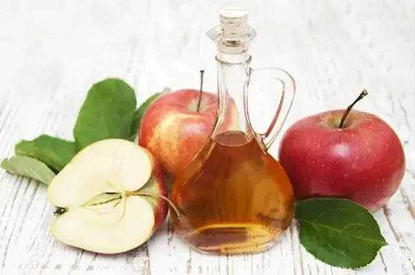 Como tirar cheiro de geladeira com maçã