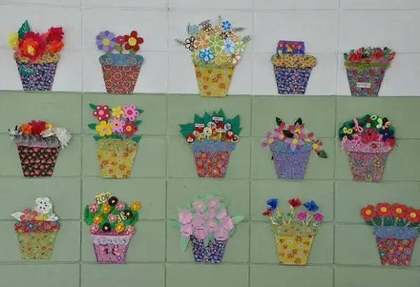 Decoração dia das mães com vasinhos de flores em EVA