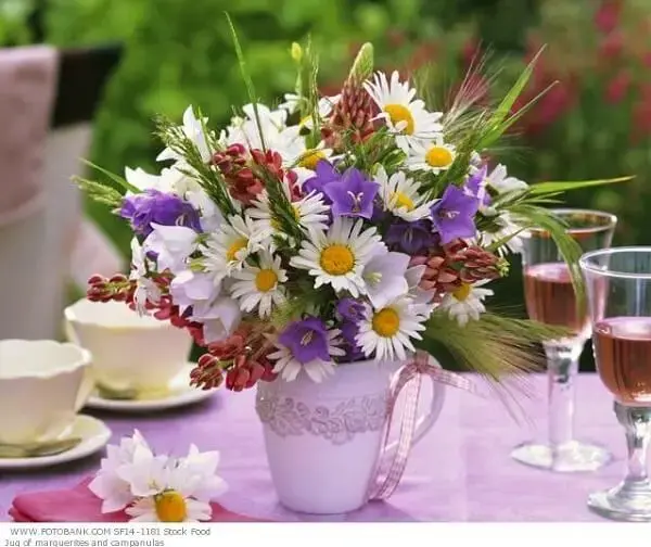 Decoração dia das mães com vaso de flores