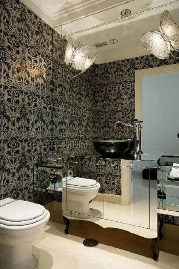 armário espelhado para lavabo com cuba preta e papel de parede Foto Pinterest