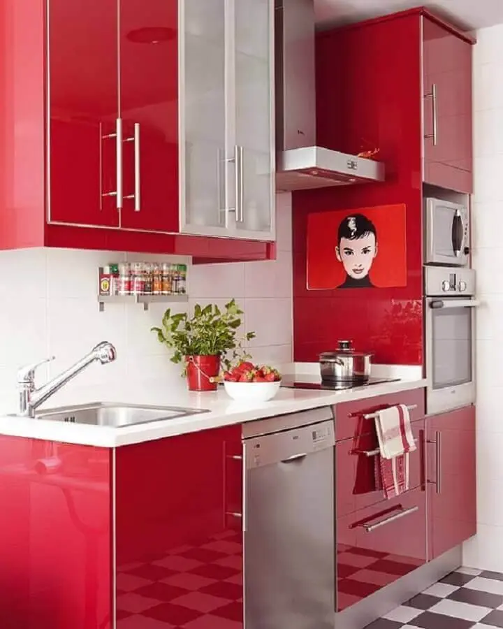 decoração com armário de cozinha vermelho planejado Foto Arquitrecos