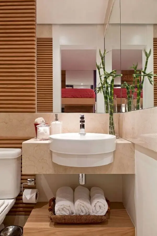 decoração cores neutras com cuba praa lavabo com revestimento em madeira Foto Pinterest