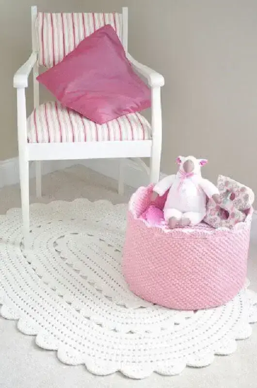 decoração para quarto infantil com tapete de crochê oval branco Foto Mônica artesanatos