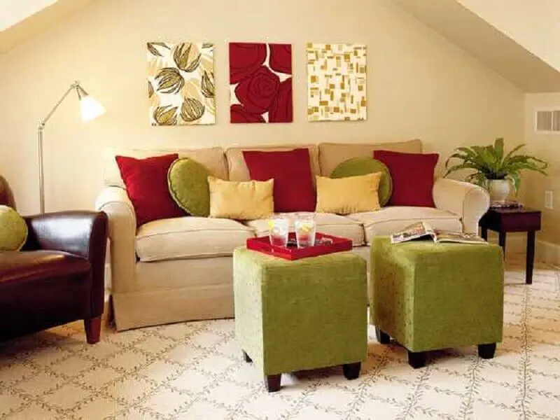 decoração para sala de estar em tons de vermelho e verde Foto Lushome