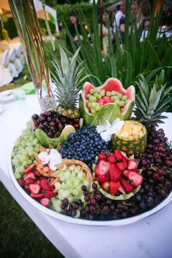 ideia para decoração de mesa com frutas Foto Weddbook