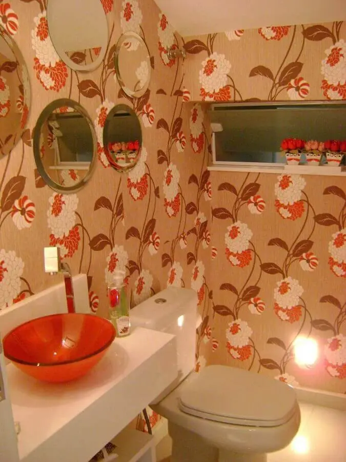 lavabo decorado com papel de parede e cuba de acrílico Foto Natalia Sundfeld Siqueira