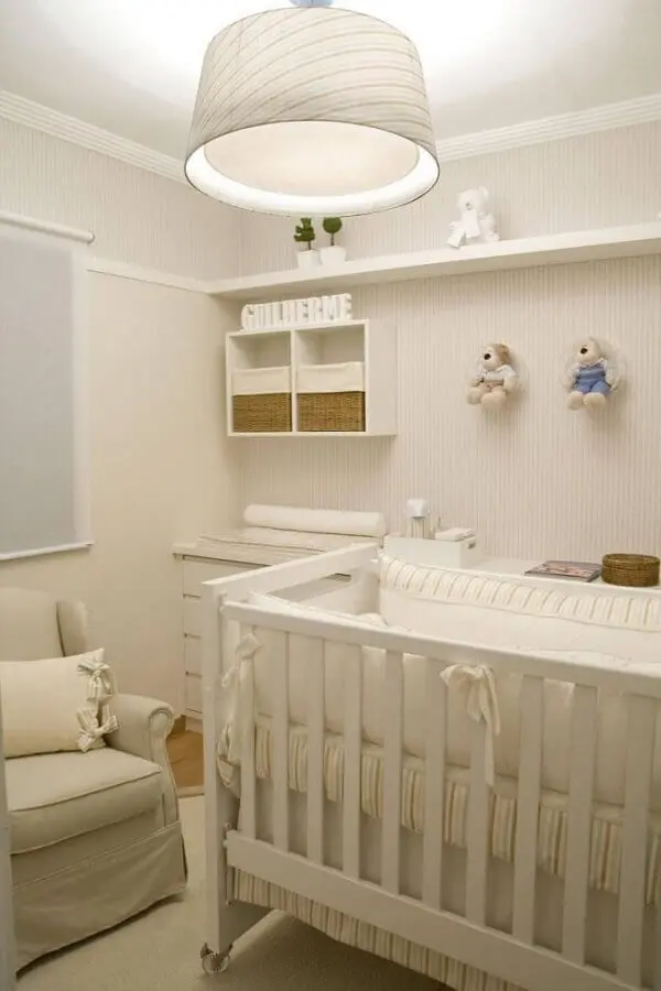 lustre para quarto de bebê decorado em tons neutros Foto Lilian Barbieri