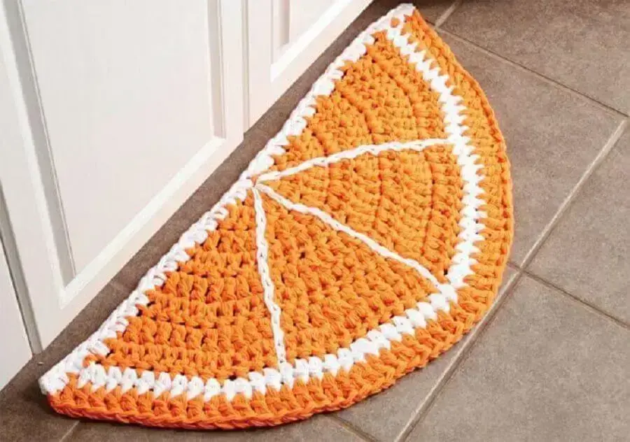 tapete de crochê meia lua com estampa de laranja Foto Tricot et Couture