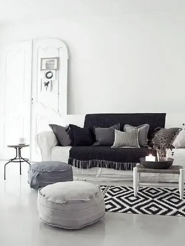 tapetes de crochê para sala minimalista cinza e preta Foto Muito Chique