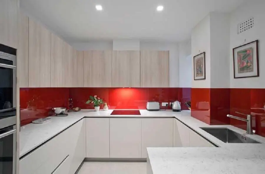 tons de vermelho para decoração de cozinha planejada Foto Roland Gori