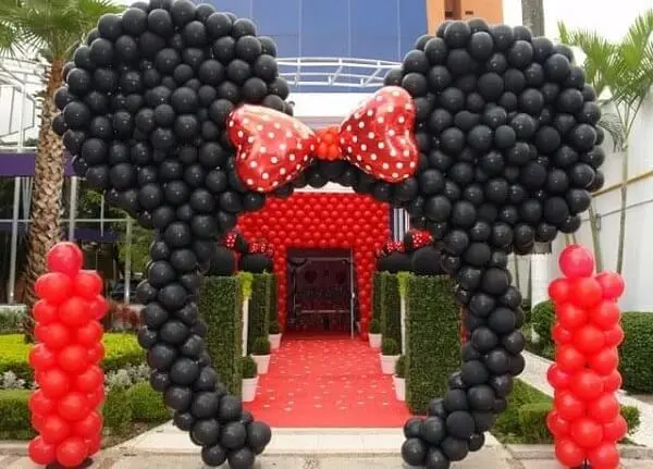 Arco de balões para festa da Minnie
