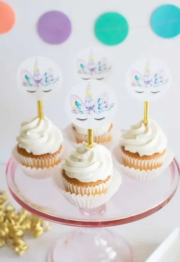 Cupcakes especiais para a festa de aniversário de unicórnio