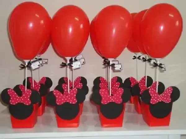 Simple decoration for Minnie's party