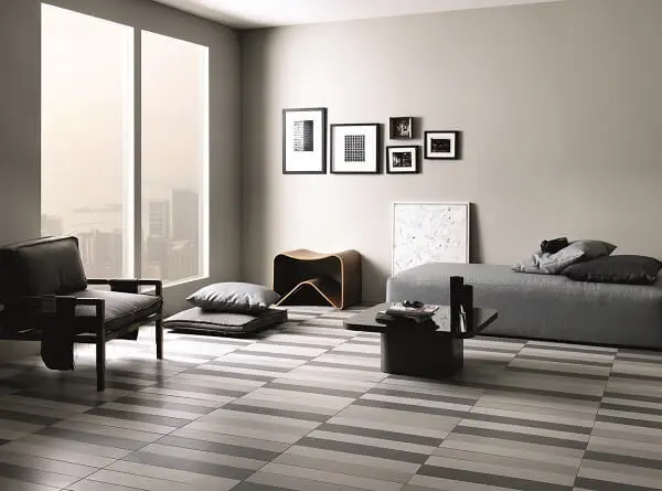 Decoração de quarto simples com piso listrado em tons de cinza
